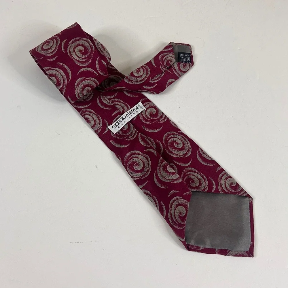 Giorgio Armani Cravatte Vintage Necktie Burgundy Swirl Geometric Silk 4 x 57